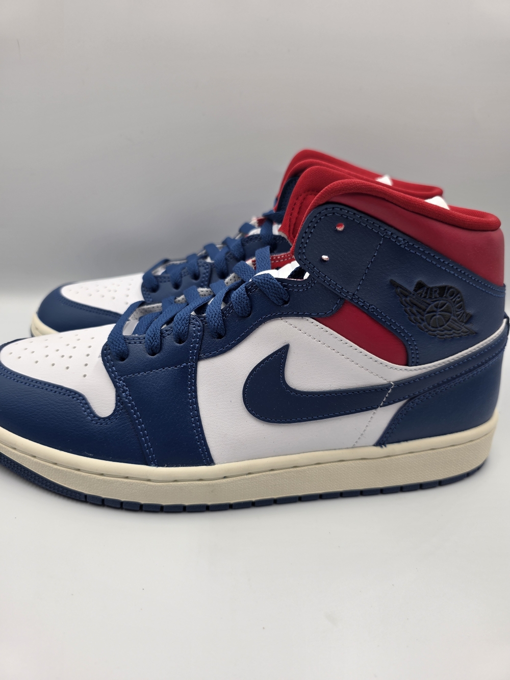 Womans Air Jordan 1 Mid-Size 11